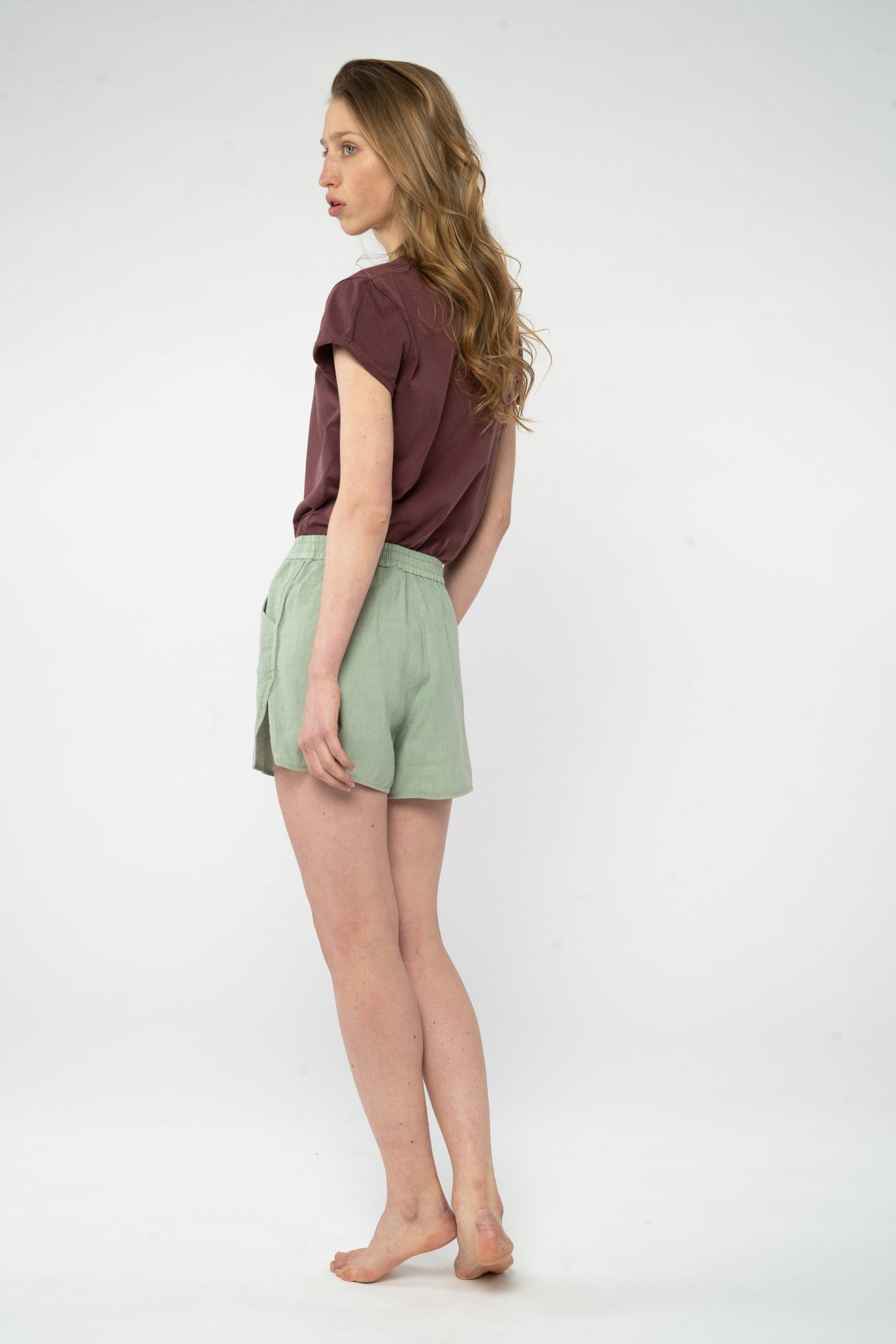 W-2250f-Leinen-Shorts-aus-Leinen-Mode-Fair-Produziert-Frauen-FAMOJI-Green-Seite