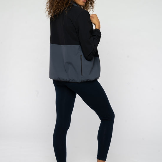 W-2286f-Sportjacke-aus-ECONYL-Fairtrade-Online-Shop-Frauen-KEROSANE-Grey-Hinten