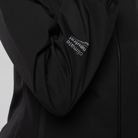 W-2288f-Regenjacke-aus-Recyceltes-Polyester-Fair-Bio-Kleidung-Frauen-EIBOR-Black-Detail
