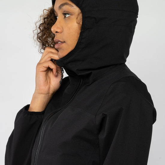 W-2288f-Regenjacke-aus-Recyceltes-Polyester-Fair-Bio-Kleidung-Frauen-EIBOR-Black-Detail2