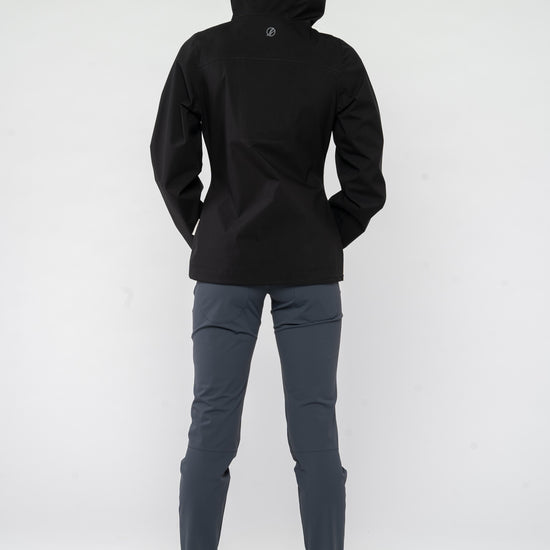 W-2288f-Regenjacke-aus-Recyceltes-Polyester-Fair-Bio-Kleidung-Frauen-EIBOR-Black-Hinten