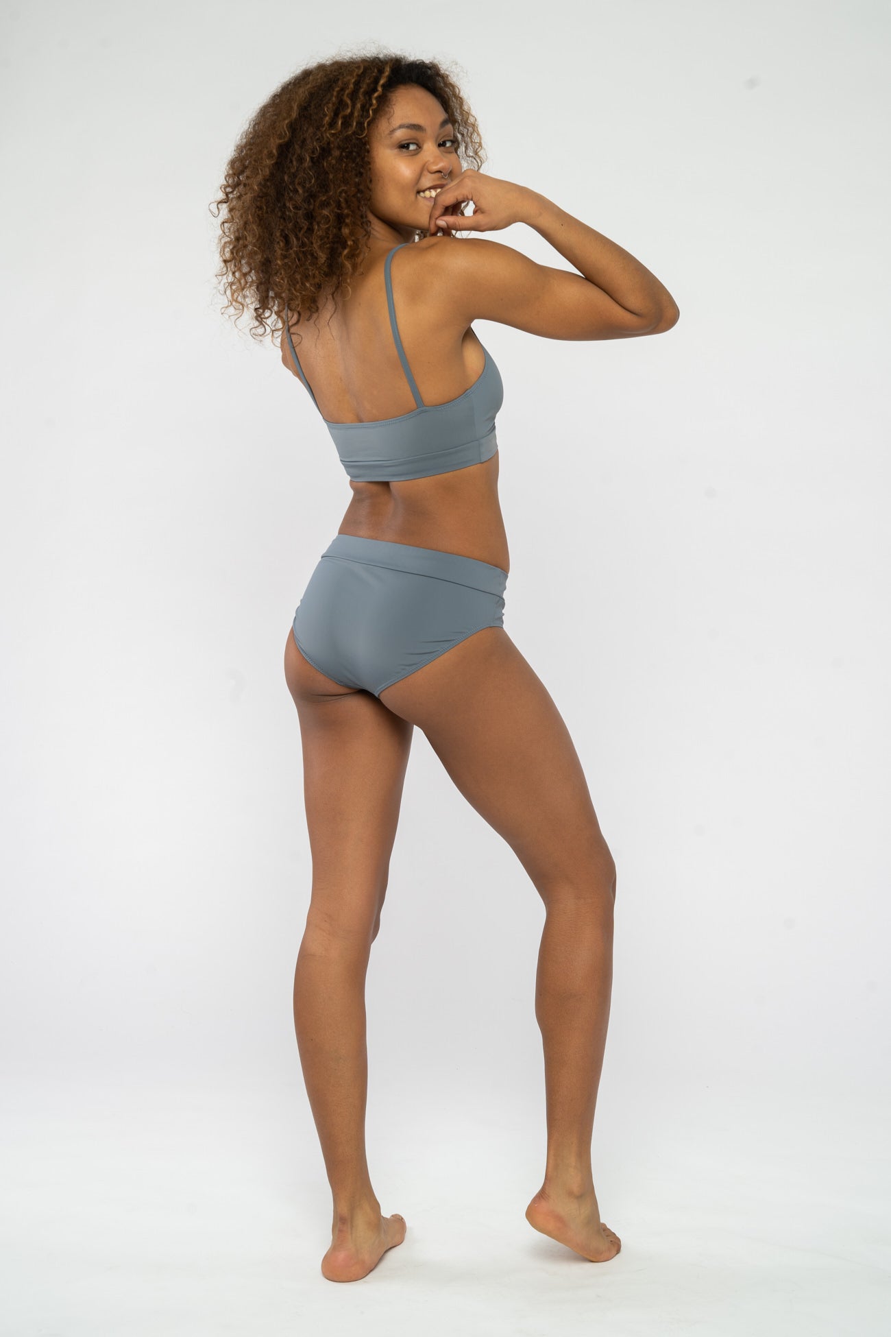 W-2290fa-Bikini-Hose-aus-ECONYL-Kleidung-Fairtrade-Frauen-DIPPOLIDA-Grey-Hinten