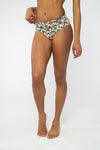 W-2290fb-Bikini-Hose-aus-ECONYL-Kleidung-Fairtrade-Frauen-DIPPOLIDA-Peach-Vorne