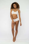 Noemi ist 175cm groß und trägt Größe S