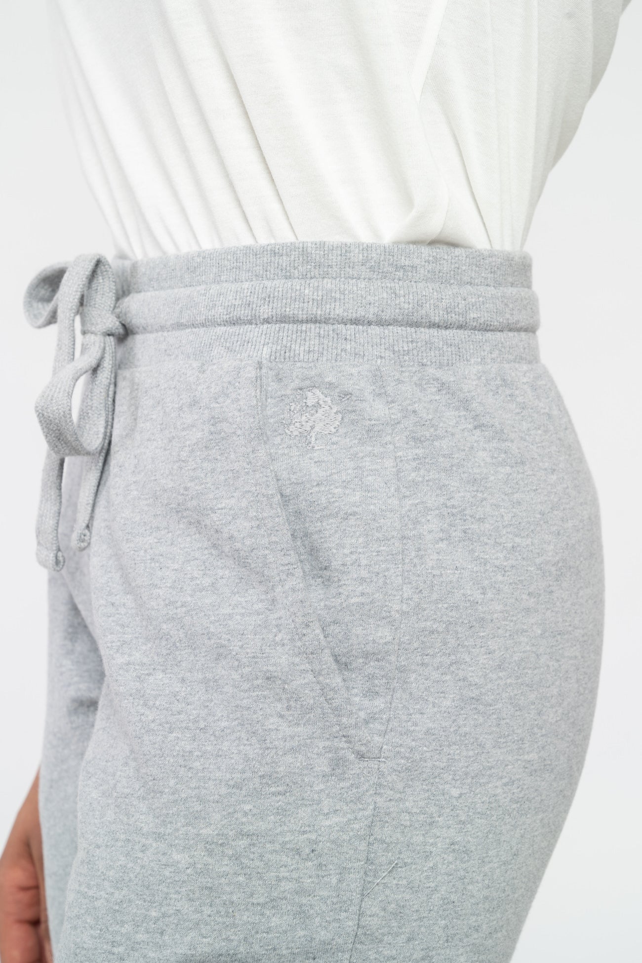 W-63240-LAVINIA-Jogginghose-aus-Bio-Baumwolle-Bio-Kleidung-Frauen-GEPANTA-Grey-Melange-Detail
