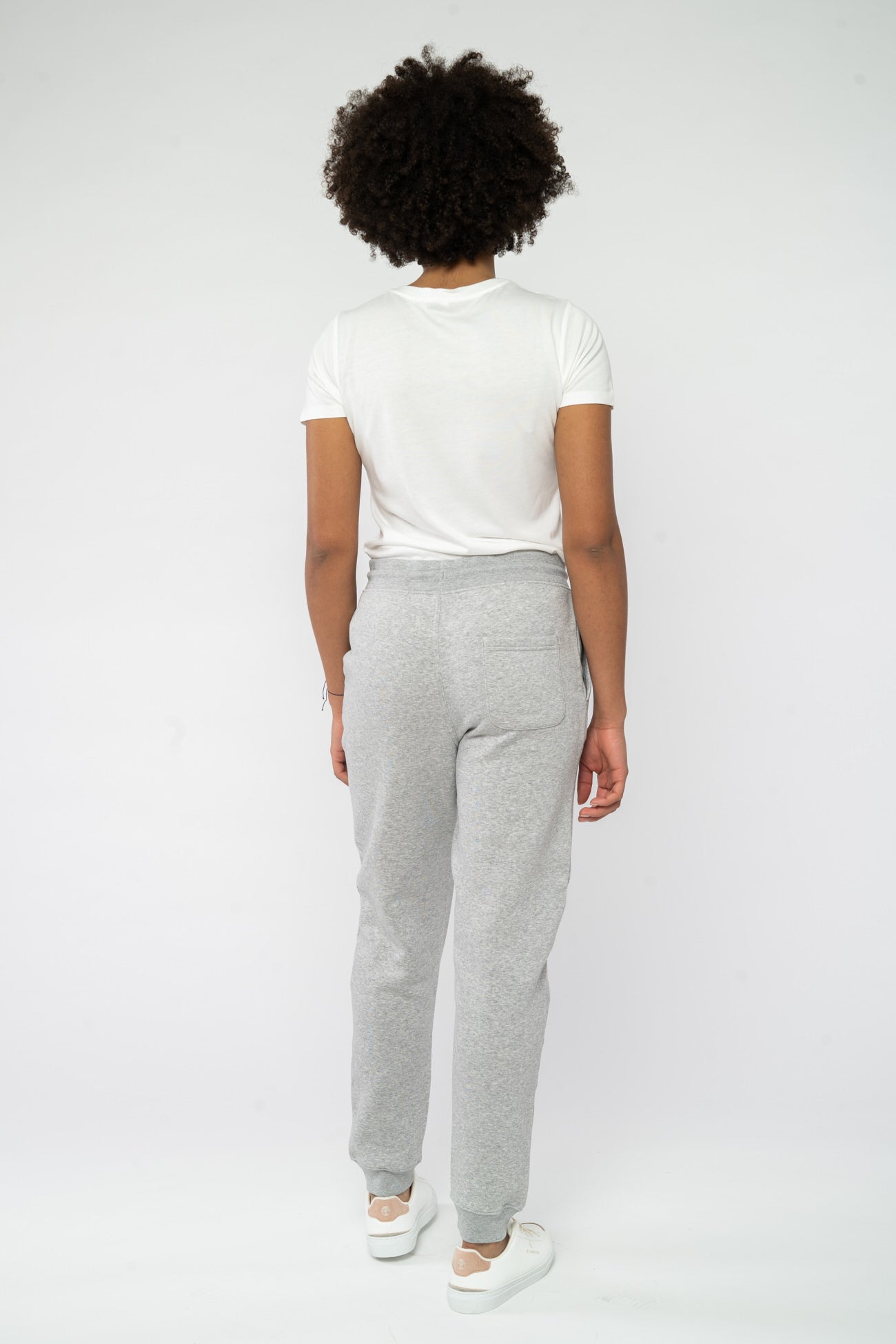 W-63240-LAVINIA-Jogginghose-aus-Bio-Baumwolle-Bio-Kleidung-Frauen-GEPANTA-Grey-Melange-Hinten
