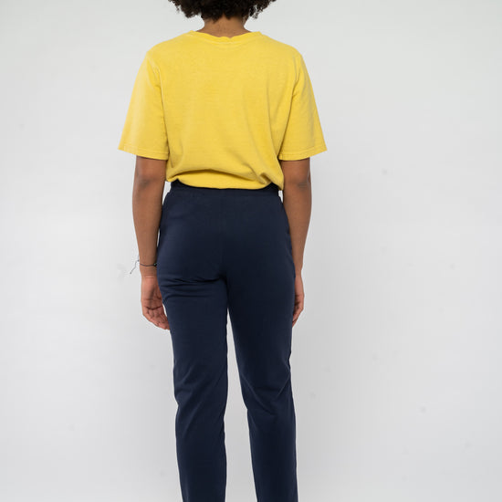 W-63240-LAVINIA-Jogginghose-aus-Bio-Baumwolle-Bio-Kleidung-Frauen-GEPANTA-Navy-Hinten