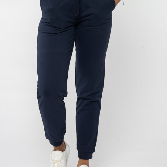 W-63240-LAVINIA-Jogginghose-aus-Bio-Baumwolle-Bio-Kleidung-Frauen-GEPANTA-Navy-Vorne