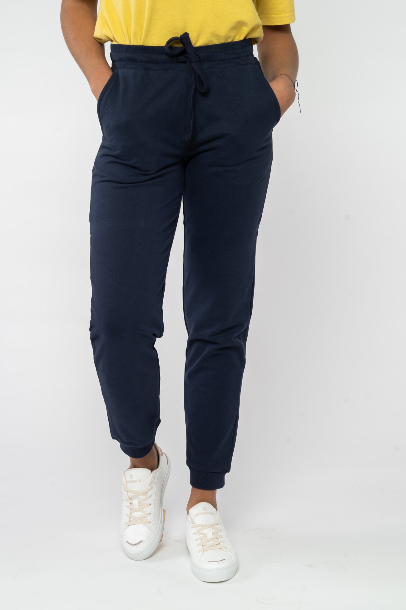 W-63240-LAVINIA-Jogginghose-aus-Bio-Baumwolle-Bio-Kleidung-Frauen-GEPANTA-Navy-Vorne
