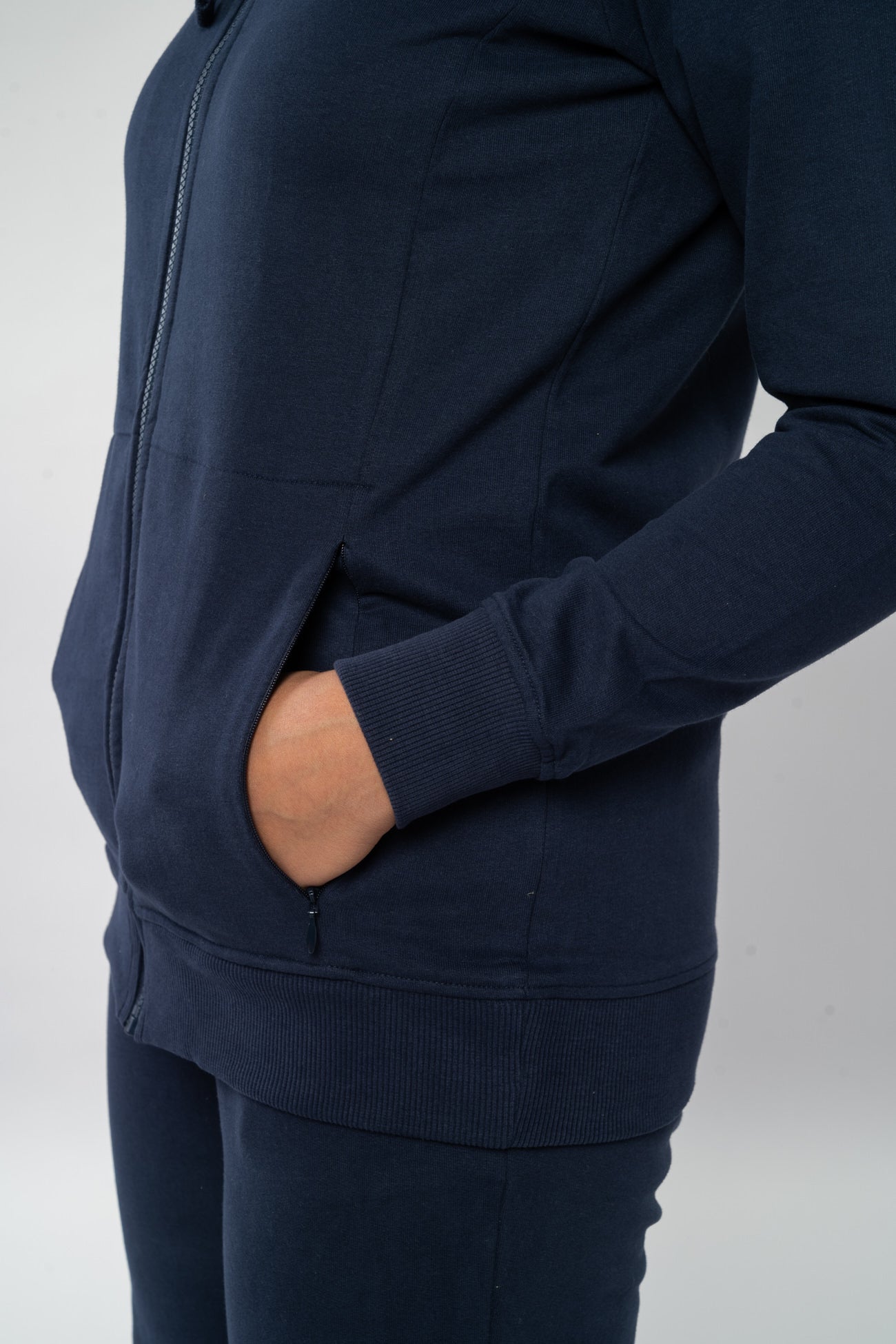 W-63241-LAMINA-Kapuzenjacke-aus-Bio-Baumwolle-Oeko-Mode-Frauen-ZELENKA-Navy-Detail2