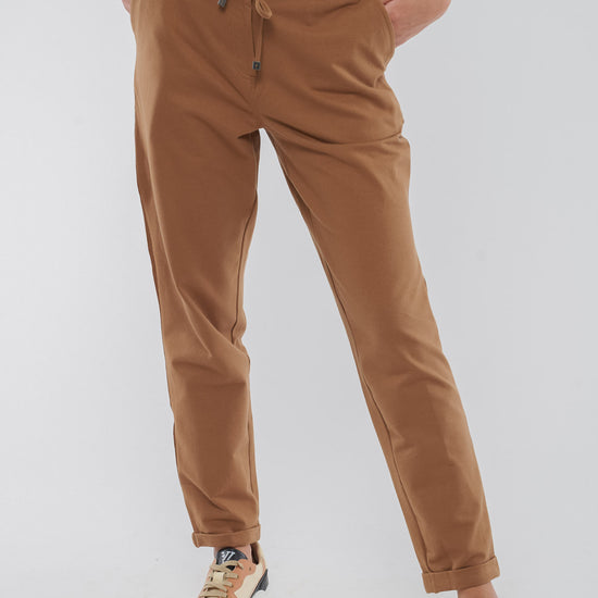 W-63546-JACKY-Hose-aus-Bio-Baumwolle-Produktionsschritte-Bio-Kleidung-Frauen-HOVENIA-Camel-Vorne