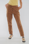 W-63546-JACKY-Hose-aus-Bio-Baumwolle-Produktionsschritte-Bio-Kleidung-Frauen-HOVENIA-Camel-Vorne