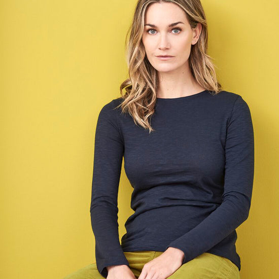 W-63879-HILLA-Longsleeve-Shirt-aus-Bio-Baumwolle-Kleidung-Bio-Baumwolle-MITROBELL-Ink-Blue-Vorne1