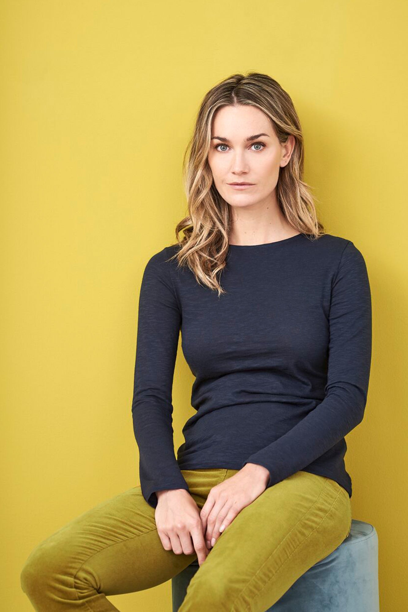 W-63879-HILLA-Longsleeve-Shirt-aus-Bio-Baumwolle-Kleidung-Bio-Baumwolle-MITROBELL-Ink-Blue-Vorne1