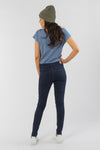 W-887fn-Max-Flex-Light-Jeans-aus-Bio-Baumwolle-Organic-Kleidung-Frauen-ADORE-dark-denim-Vorne1