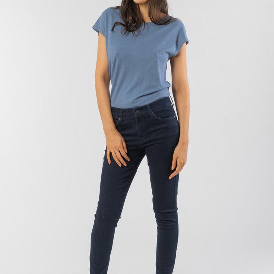 W-887fn-Max-Flex-Light-Jeans-aus-Bio-Baumwolle-Organic-Kleidung-Frauen-ADORE-dark-denim-Vorne4