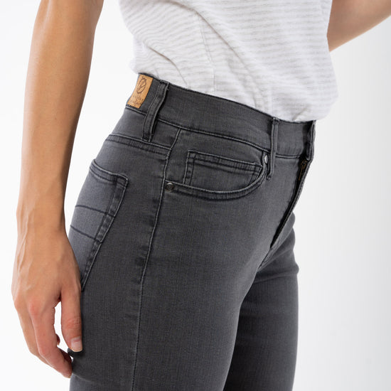 W-889fn-Max-Flex-Light-Jeans-aus-Bio-Baumwolle-Natuerliche-Mode-ADEORE-Grey-Seite