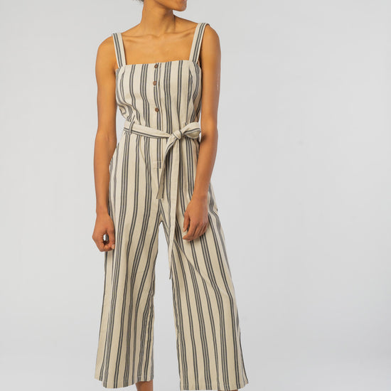 W-A005UE-Rena-Striped-Jumpsuit-aus-Bio-Baumwolle-Gruene-Mode-Online-Shop-Frauen-SILVESTRA-Fog-and-Black-Stripe-Vorne2
