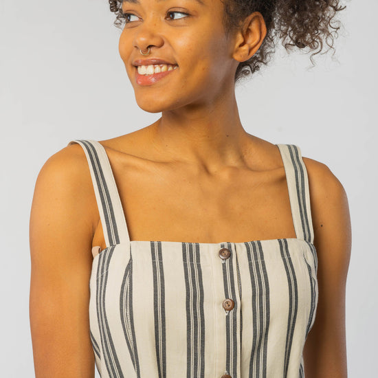 W-A005UE-Rena-Striped-Jumpsuit-aus-Bio-Baumwolle-Gruene-Mode-Online-Shop-Frauen-SILVESTRA-Fog-and-Black-Stripe-Vorne4