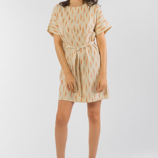 W-A007UE-Christabel-Ikat-Dress-aus-Bio-Baumwolle-Oeko-Mode-Frauen-SCOTIA-Fog-and-Autumn-Leaf-Vorne6
