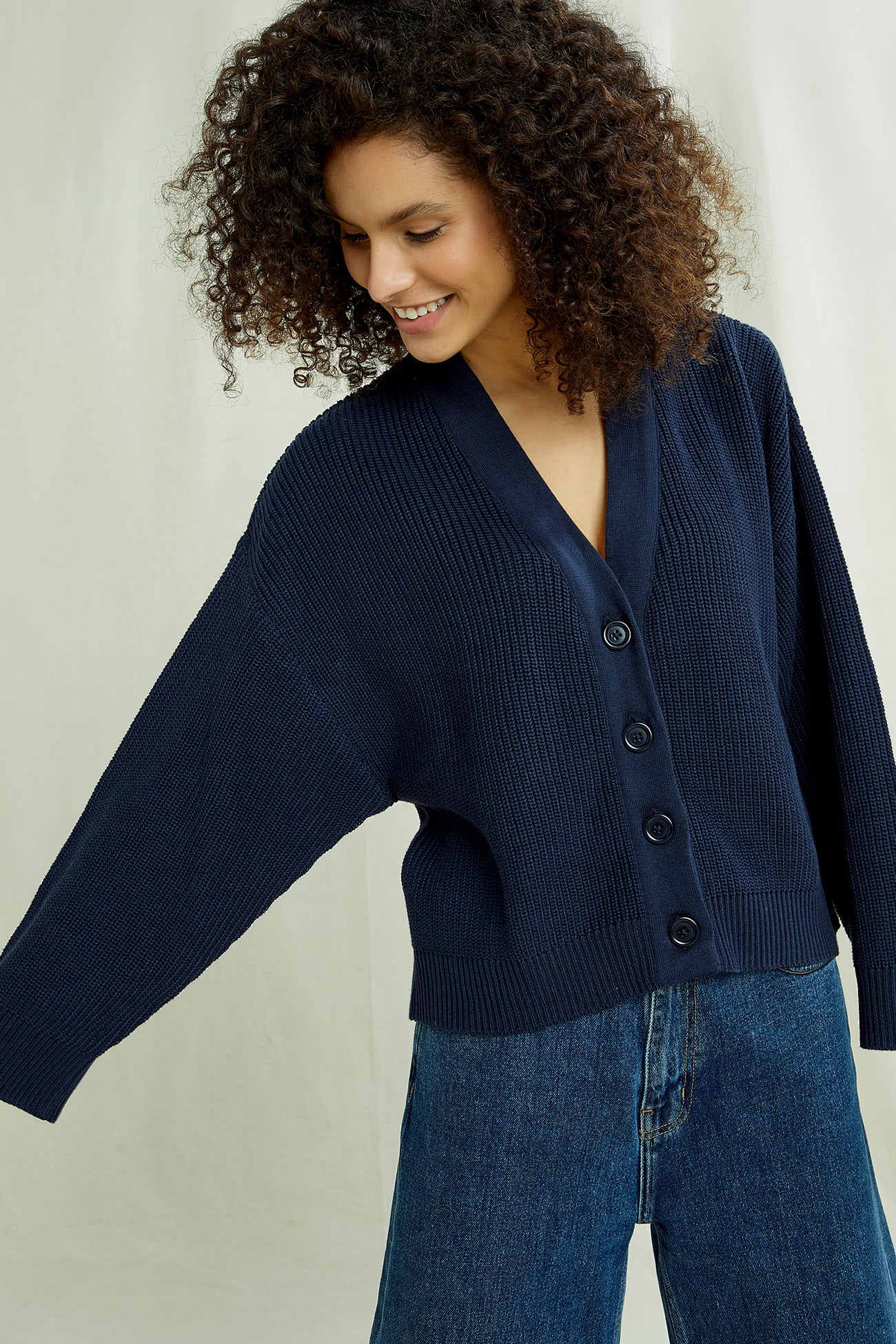 W-A301UE-NY1-Jasmine-Cardigan-aus-Bio-Baumwolle-Online-Shop-Mode-Frauen-LINDERA-Navy-Vorne_2