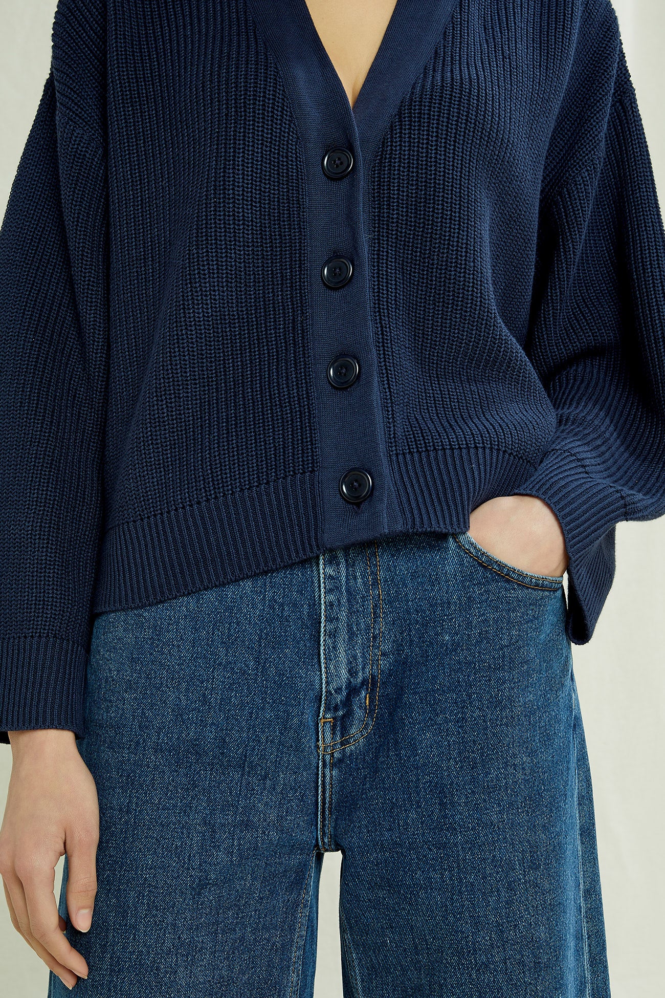 W-A301UE-NY1-Jasmine-Cardigan-aus-Bio-Baumwolle-Online-Shop-Mode-Frauen-LINDERA-Navy-Vorne_4