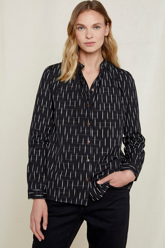 W-B004UF-BK1-Kiara-Ikat-Shirt-aus-Bio-Baumwolle-Natuerliche-Mode-Frauen-CORIAMA-Black-Vorne_1