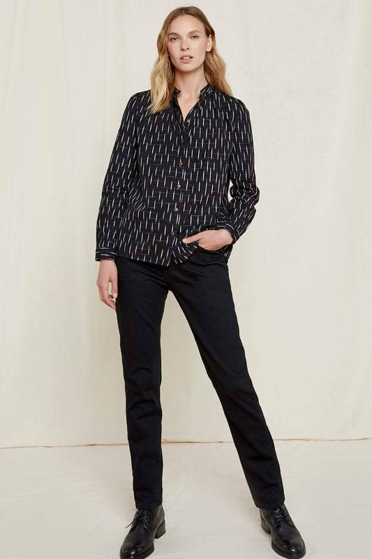 W-B004UF-BK1-Kiara-Ikat-Shirt-aus-Bio-Baumwolle-Natuerliche-Mode-Frauen-CORIAMA-Black-Vorne_2