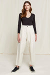 W-B128UF-CM1-Alexis-Tapaered-Trousers-aus-Bio-Baumwolle-Mode-Kleidung-Frauen-OBASSI-Natural-Vorne_1