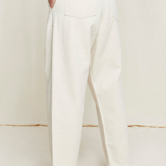 W-B128UF-CM1-Alexis-Tapaered-Trousers-aus-Bio-Baumwolle-Mode-Kleidung-Frauen-OBASSI-Natural-Vorne_4