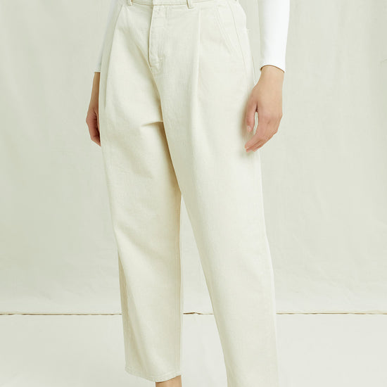 W-B128UF-CM1-Alexis-Tapaered-Trousers-aus-Bio-Baumwolle-Mode-Kleidung-Frauen-OBASSI-Natural-Vorne_6