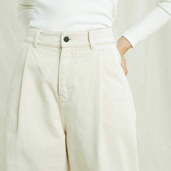 W-B128UF-CM1-Alexis-Tapaered-Trousers-aus-Bio-Baumwolle-Mode-Kleidung-Frauen-OBASSI-Natural-Vorne_7
