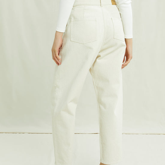 W-B128UF-CM1-Alexis-Tapaered-Trousers-aus-Bio-Baumwolle-Mode-Kleidung-Frauen-OBASSI-Natural-Vorne_8