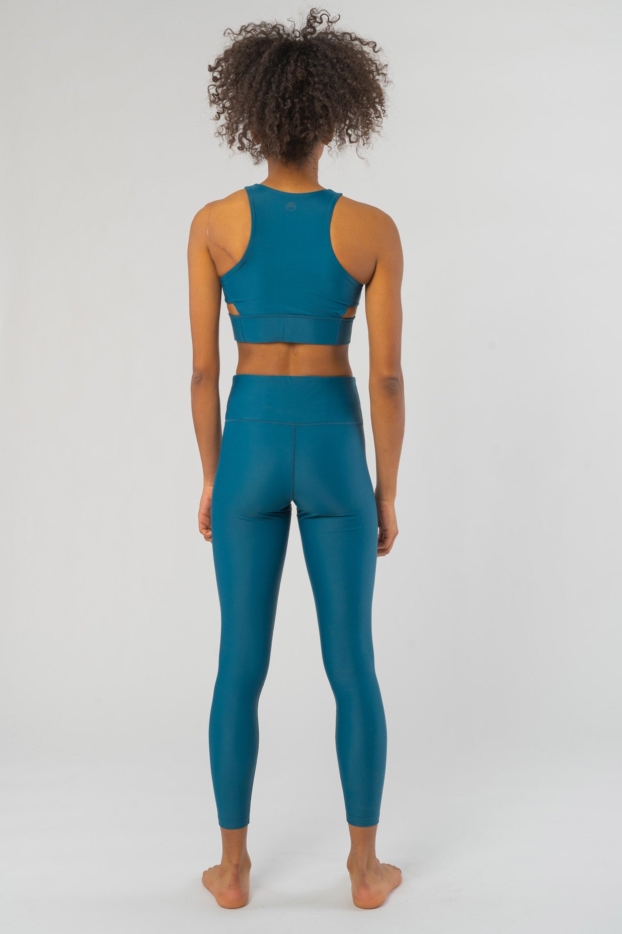 W-BE021-Walk-Free-Yoga-Leggings-aus-ECONYL-Fair-Trade-Kleidung-Berlin-Frauen-ALBA-Fern-Vorne3
