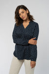 W-Bluse-aus-Bio-Baumwolle-ECOVERO-TM-Faire-Trade-Kleidung-Blue-Dotted-Vorne