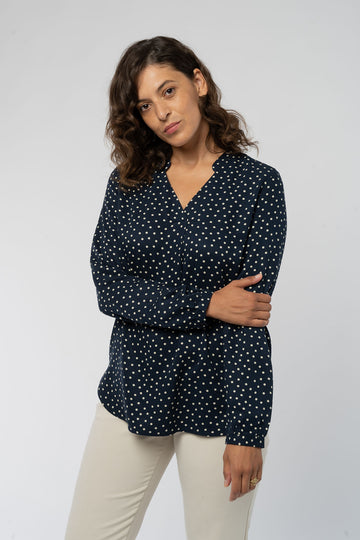 W-Bluse-aus-Bio-Baumwolle-ECOVERO-TM-Faire-Trade-Kleidung-Blue-Dotted-Vorne