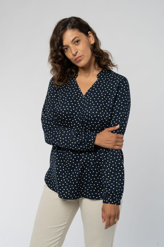 W-Bluse-aus-Bio-Baumwolle-ECOVERO-TM-Faire-Trade-Kleidung-Blue-Dotted-Vorne