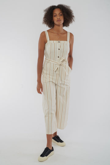 W-C057UG-Rena-Gestreifter-Jumpsuit-aus-Bio-Baumwolle-Fairtrade-Klamotten-Frauen-MEREVI-Stone-Stripe-Vorne20286