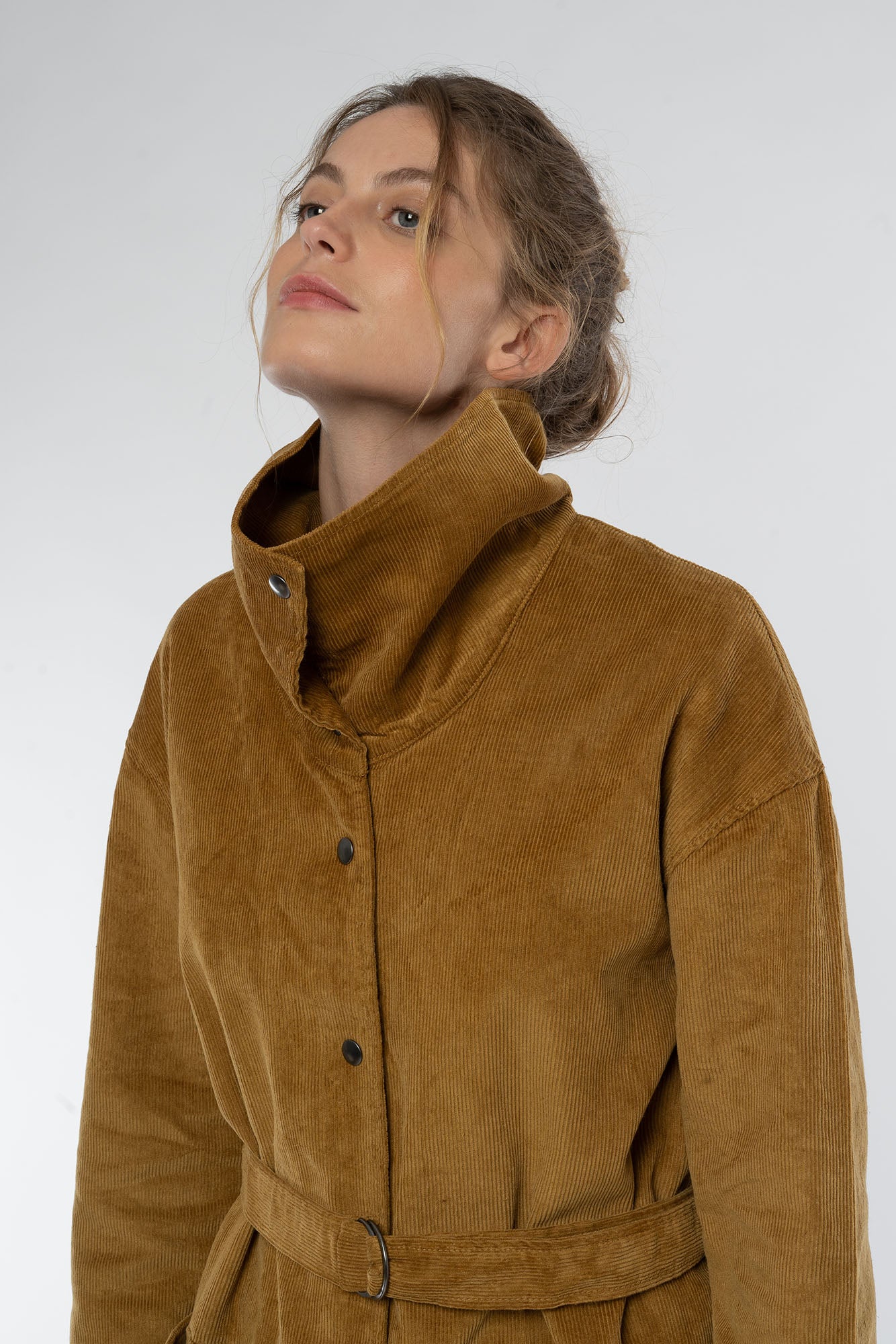 W-Cord-Jacke-aus-Bio-Baumwolle-Hanf-Fairtrade-Kleidung-Peanut-Vorne4