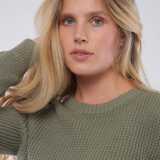 W-Crew-Standard-Knit-Sweater-Bio-Baumwolle-Frauen-Lichen-Green-Detail