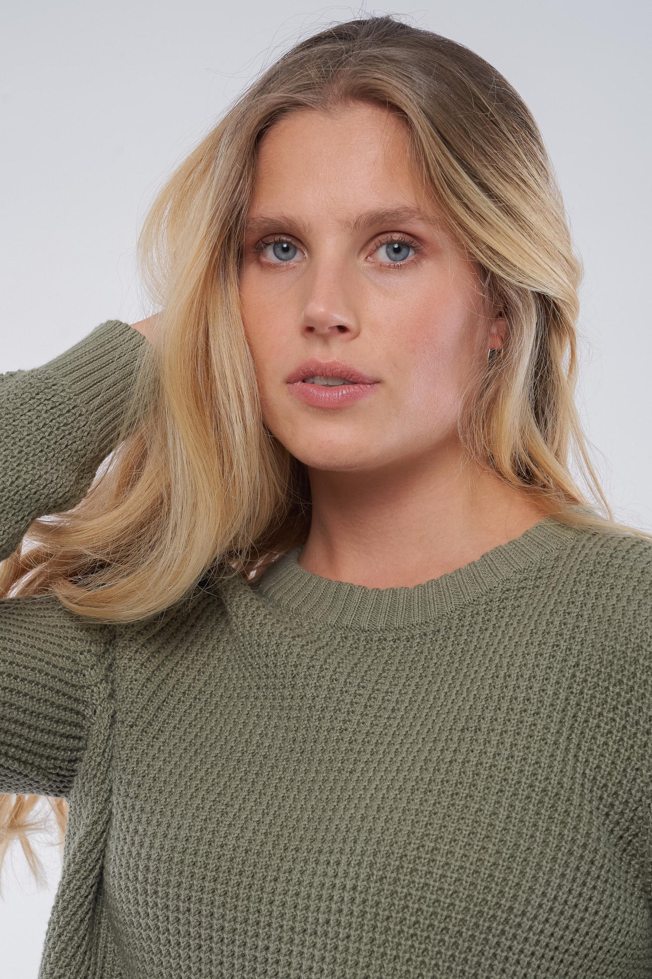 W-Crew-Standard-Knit-Sweater-Bio-Baumwolle-Frauen-Lichen-Green-Detail