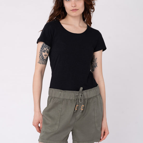 W-DH216-Black-T-shirt-Leger-FitHanf-Vorne2