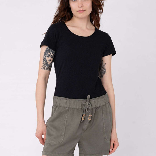 W-DH216-Black-T-shirt-Leger-FitHanf-Vorne2