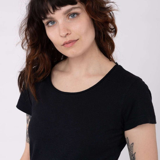 W-DH216-Black-T-shirt-Leger-FitHanf-Vorne3