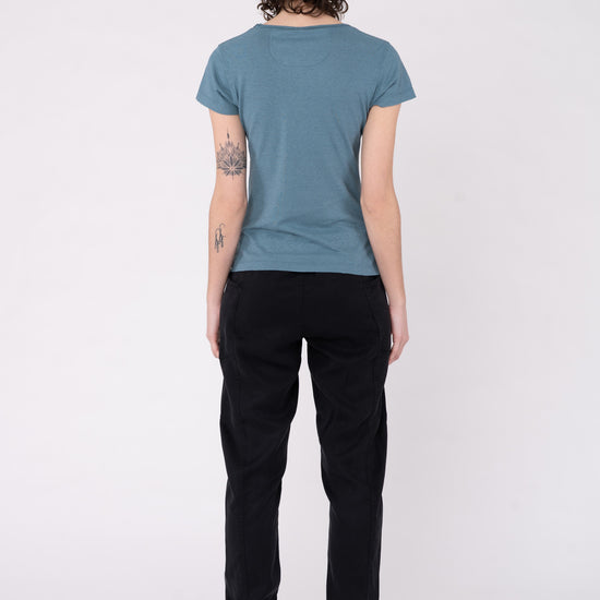 W-DH216OEB-Legeres-T-Shirt-aus-Hanf-Bio-Baumwolle-Faire-Klamotten-CAMBRENA-Midnight-Blue-Vorne1