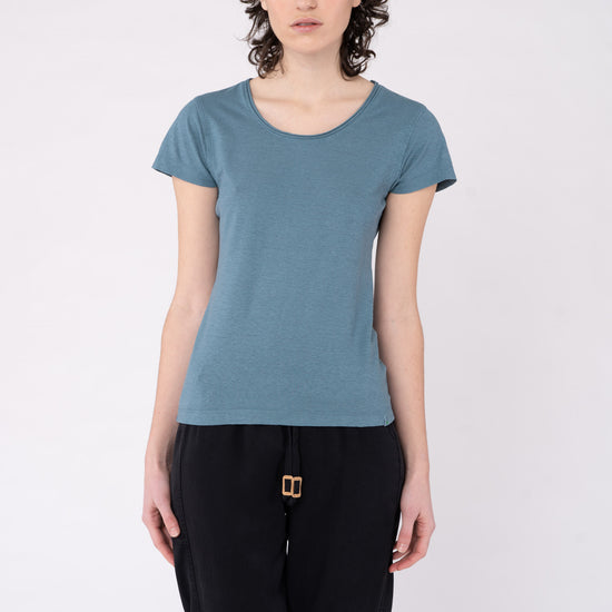 W-DH216OEB-Legeres-T-Shirt-aus-Hanf-Bio-Baumwolle-Faire-Klamotten-CAMBRENA-Midnight-Blue-Vorne2