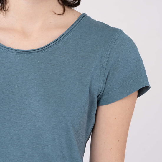 W-DH216OEB-Legeres-T-Shirt-aus-Hanf-Bio-Baumwolle-Faire-Klamotten-CAMBRENA-Midnight-Blue-Vorne3