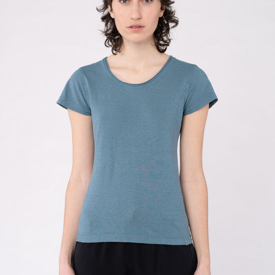 W-DH216OEB-Legeres-T-Shirt-aus-Hanf-Bio-Baumwolle-Faire-Klamotten-CAMBRENA-Midnight-Blue-Vorne4
