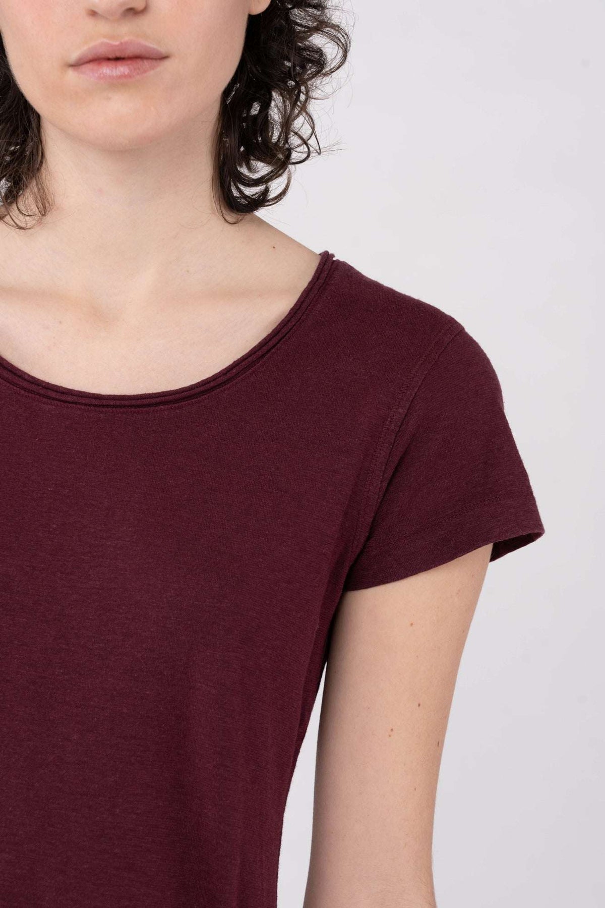 W-DH216OEB-Legeres-T-Shirt-aus-Hanf-Bio-Baumwolle-Faire-Klamotten-CAMBRENA-Rioja-Vorne3