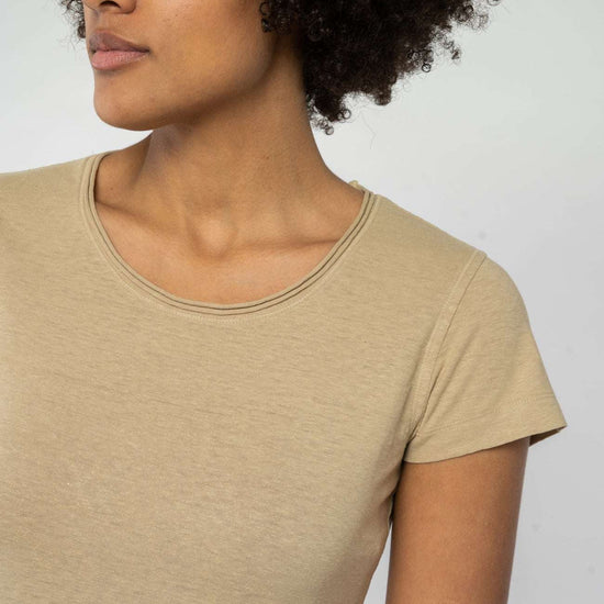 W-DH216OEB-T-Shirt-fuer-Frauen-Klassich-Hanf-GOBI-Detail